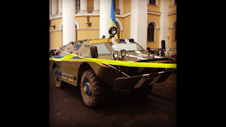 KIEV, UKRAINE:  "APC in central Kiev (March 1).  It appeared the morning after Russian forces moved into the Crimea." -- CNN's Ian Lee.  Follow Ian on Instagram at <a href="https://trans.hiragana.jp/ruby/http://instagram.com/ianjameslee" target="_blank" target="_blank">instagram.com/ianjameslee</a>.