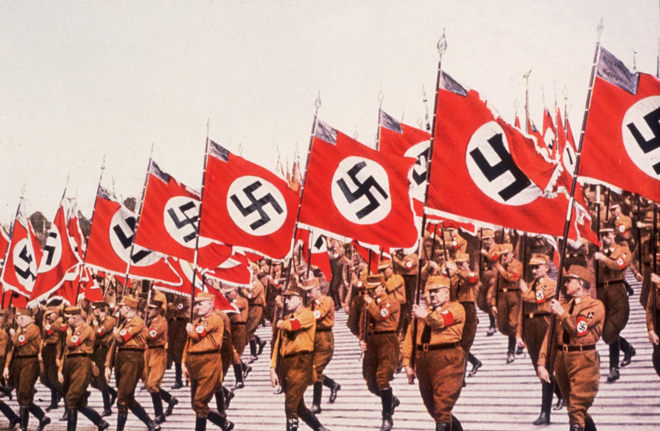 140302134638-nazi-nurembeg-1933.jpg