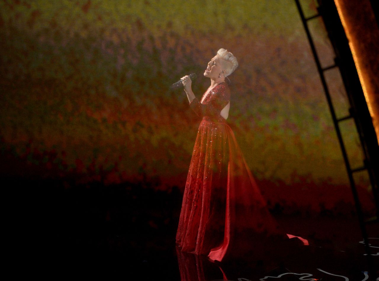 Pink sings "Over the Rainbow" while scenes from "The Wizard of Oz" are projected in the background. The performance was a tribute to the film's 75th anniversary.