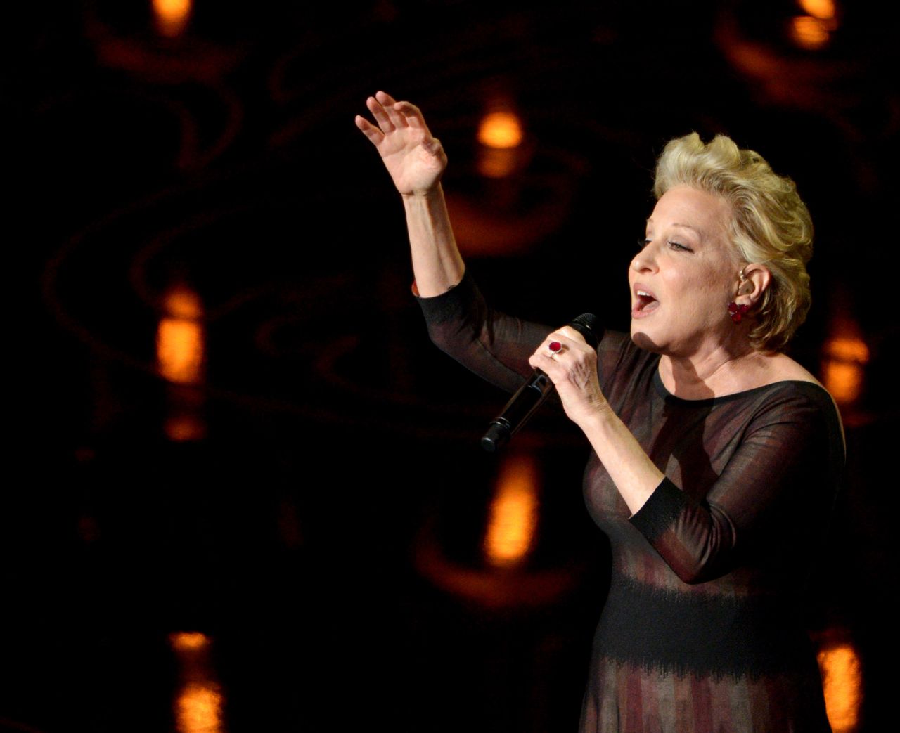 Bette Midler sings "Wind Beneath My Wings" during the "In Memoriam" segment.