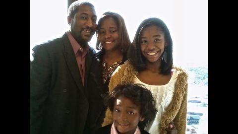 Lateef Mungin was devoted to his wife, Aileen Dodd Mungin, and daughters Jade and Ami (in front).