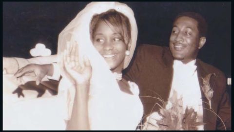 Mungin married fellow journalist Aileen Dodd in 2004. Both were reporters at The Atlanta Journal-Constitution.