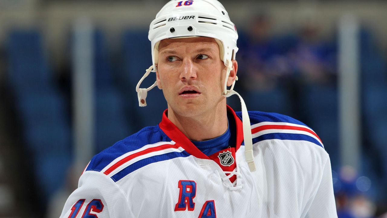 Former pro hockey player Sean Avery is trading in ice for a dance floor. He's partnering with Karina Smirnoff.