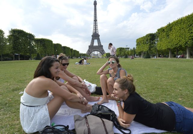 Although hanging out with friends by a park is a much cheaper option than hitting the museums or wine bars, the average price of table wine in Paris has dropped by $1.56. It's now $10.71 -- cheaper than London and New York. 