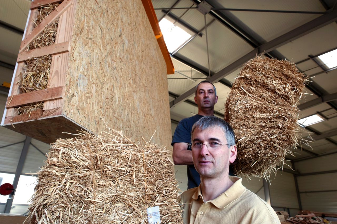 Another natural material with carbon negative production: lowly straw is making a return to construction. In America's "Nebraska Method" homes, <a href="http://www.architecture.com/SustainabilityHub/Designstrategies/Earth/1-1-1-8-Strawbaleconstruction.aspx" target="_blank" target="_blank">straw bales</a> are used as a both a structural and insulating material. Companies such as UK's <a href="http://www.modcell.com/" target="_blank" target="_blank"><strong>ModCell</strong></a> manufacture pre-fabricated wall and roof panels from straw.