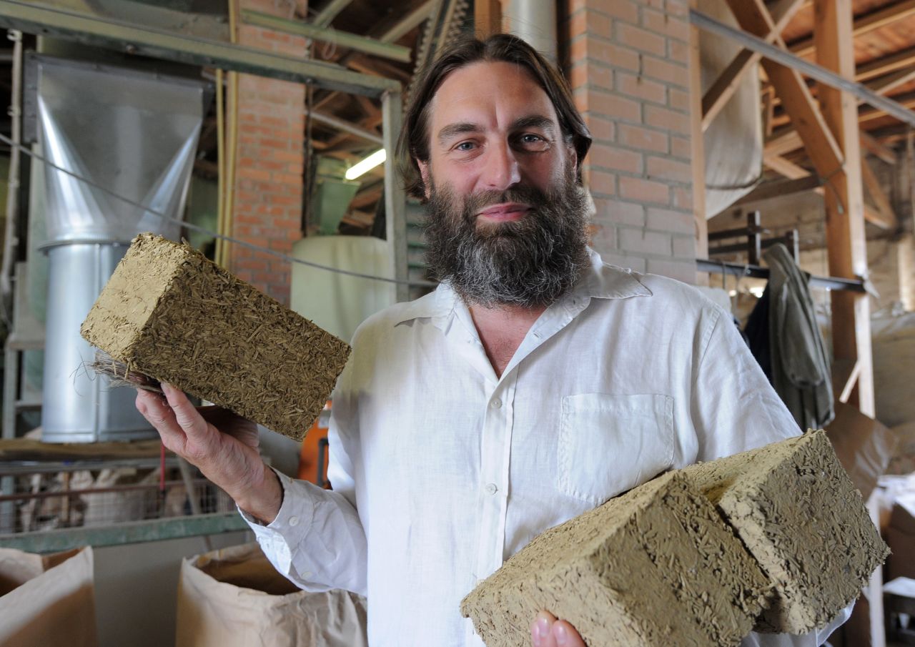 Natural building materials are a popular choice for those looking to cut CO2 emissions. Making bricks from hemp results in a net decrease in carbon dioxide levels, as the growing plant takes in CO2. These bricks are made of hemp combined with clay, while <a href="http://www.huffingtonpost.com/2012/05/10/hempcrete-hemp-house_n_1506662.html" target="_blank" target="_blank"><strong>Hempcrete</strong></a> (a mixture of hemp and lime) is sold internationally as a thermal walling material.