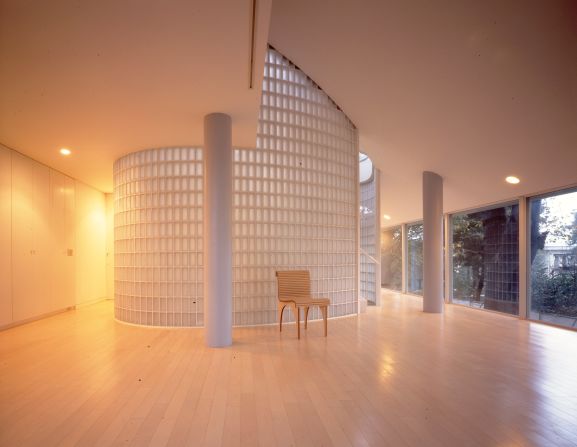 <em>Shigeru Ban, Tokyo</em><br /><br />Shigeru's apartment within the building is so minimal that Molteni compares it to the home of a Zen monk. "He lives with no objects at all except four chairs, a table and a simple bed," she says. "It's just light and trees."
