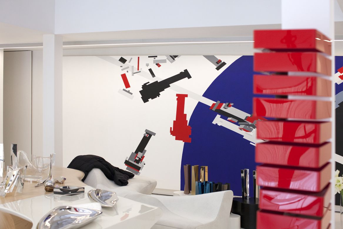 <a href="http://www.zaha-hadid.com/" target="_blank" target="_blank"><em>Zaha Hadid</em></a><em>, London</em><br /><br />Hadid fills her rooms with objects she has designed over the course of her career, as seen in these oblong table pieces and this wall hanging, inspired by Russian artist El Lissitzky. "Her home is not a stage or a showroom," Molteni says. "It's just that she likes to be around things that are important to her."