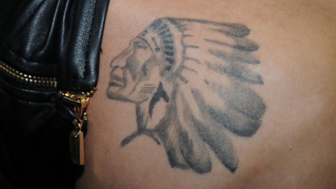 <a href="http://hollywoodlife.com/2013/01/06/justin-bieber-indian-head-tattoo-pic/" target="_blank" target="_blank">Bieber reportedly tweeted "This is for u Grampa</a>" when he unveiled this tattoo of a Native American in head dress in January 2013. It is believed to be the logo of a Canadian junior ice hockey team whose games the singer's grandfather would take him to.
