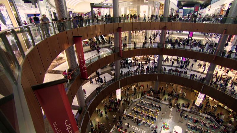 Dubai Mall attracts 75 million people a year photo