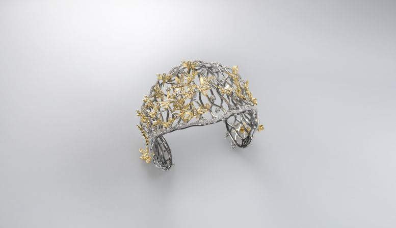 This exquisitely worked cuff designed by Ko Wut Ming for Jewel Arts Ltd. also won a Best of Show Award at this year's competition. 