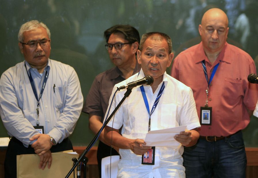 Malaysia Airlines Group CEO Ahmad Juahari Yahya, front, speaks during a news conference at a hotel in Sepang on March 8, 2014. "We deeply regret that we have lost all contacts" with the jet, he said.