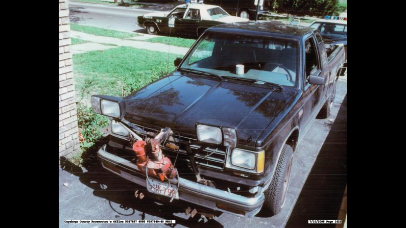 Espinoza testified that he, D'Ambrosio and a man named Michael Keenan forced Klann into their pickup truck the night of September 23, 1988. <a href="index.php?page=&url=http%3A%2F%2Fi2.cdn.turner.com%2Fcnn%2F2014%2Fimages%2F03%2F18%2Fespinoza.police.statment_9.26.88.pdf" target="_blank" target="_blank">Espinoza testified</a> that they ordered Klann to help them find a man named Paul "Stoney' Lewis who had allegedly stolen drugs from them. <a href="index.php?page=&url=http%3A%2F%2Fi2.cdn.turner.com%2Fcnn%2F2014%2Fimages%2F03%2F18%2Fespinoza.police.statment_9.26.88.pdf" target="_blank" target="_blank">According to court documents</a>, Espinoza testified the trio grew frustrated with Klann when they failed to track Lewis down. 