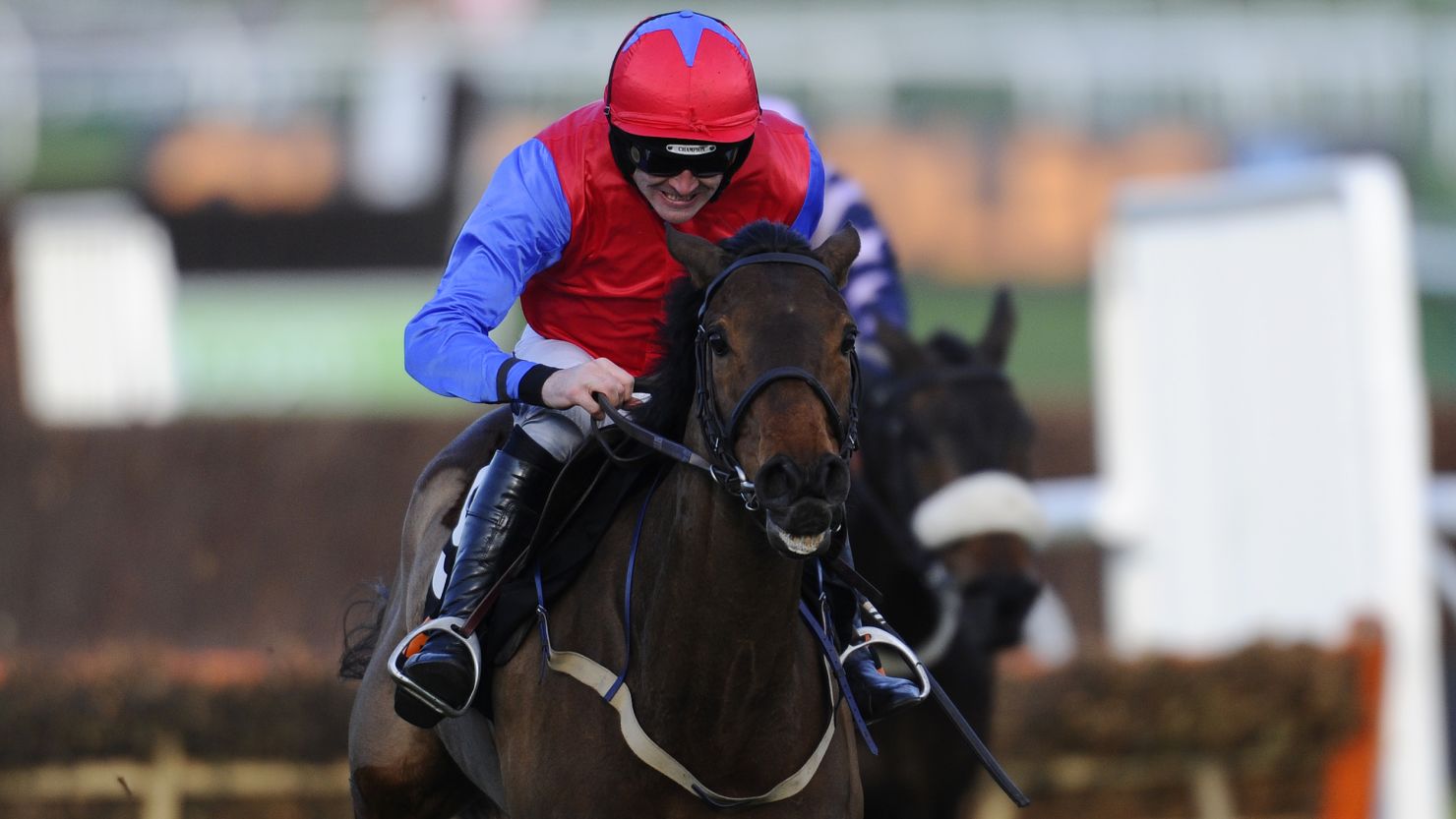 Ruby Walsh rode Quevega to a sixth successive victory in the Mares' Hurdle at Cheltenham.