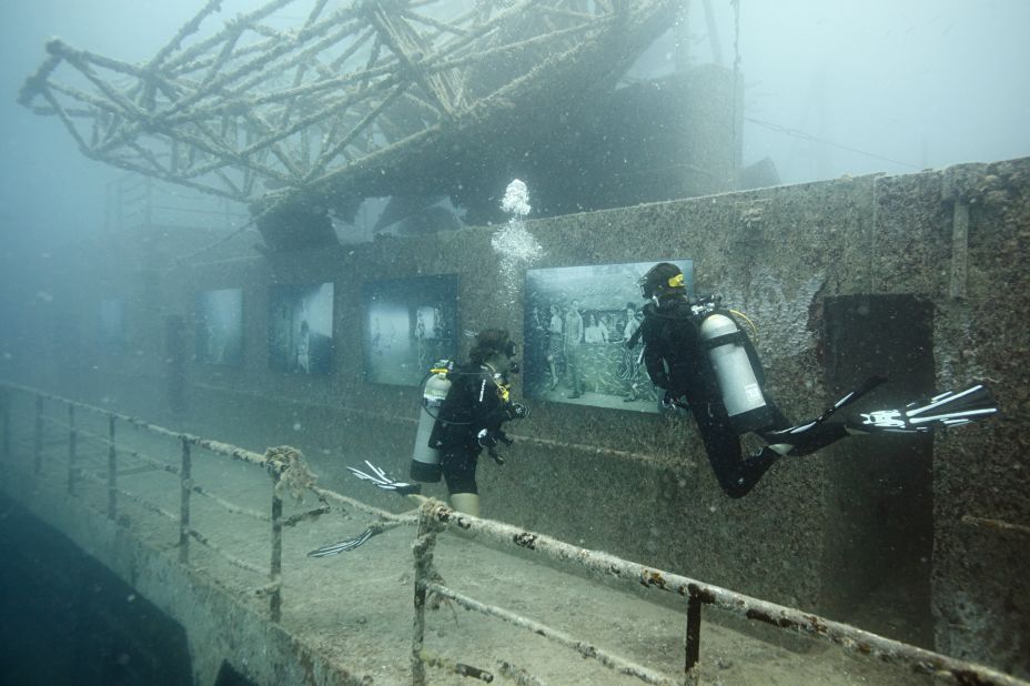 Approximately 10,000 divers visited the Vandenberg underwater exhibit. 