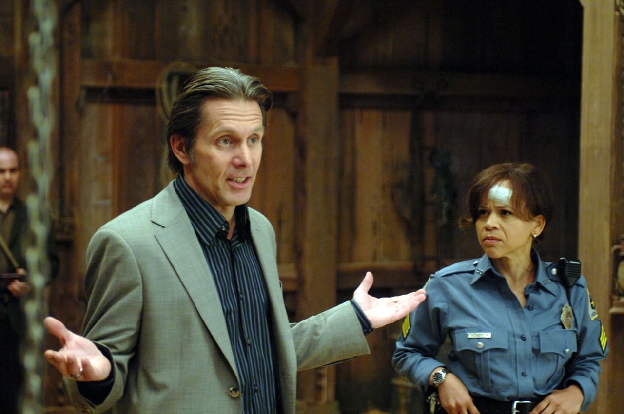 Rosie Perez plays a cop in the comedy "Pineapple Express." She described Gary Cole's style of acting as free flowing, yet serious. 