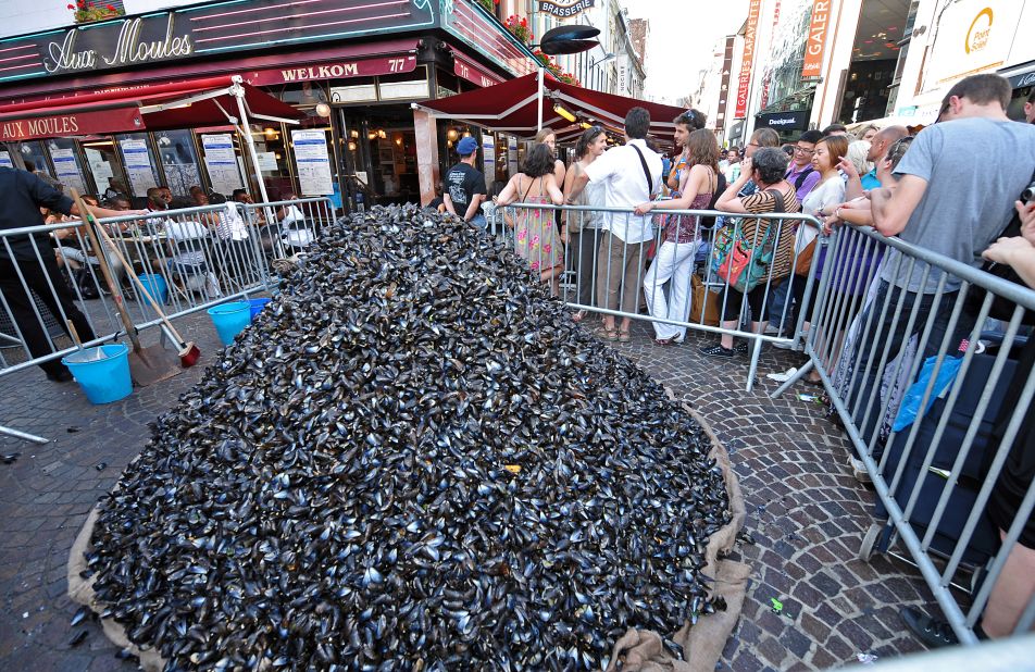 Moules frites (mussels served with French fries) is a Lille tradition and subject of a contest between the town's restaurants to see which can build the highest mountain of empty mussel shells during <a href="http://www.braderie-de-lille.fr/" target="_blank" target="_blank">Braderie</a>, one of Europe's largest flea markets.