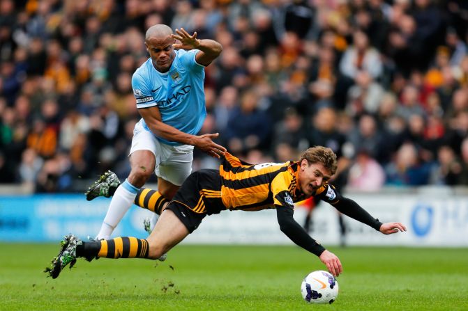 Earlier Saturday, Chelsea's main title rival Manchester City bounced back from the early sending-off of captain Vincent Kompany for this foul on Hull striker Nikica Jelavic.