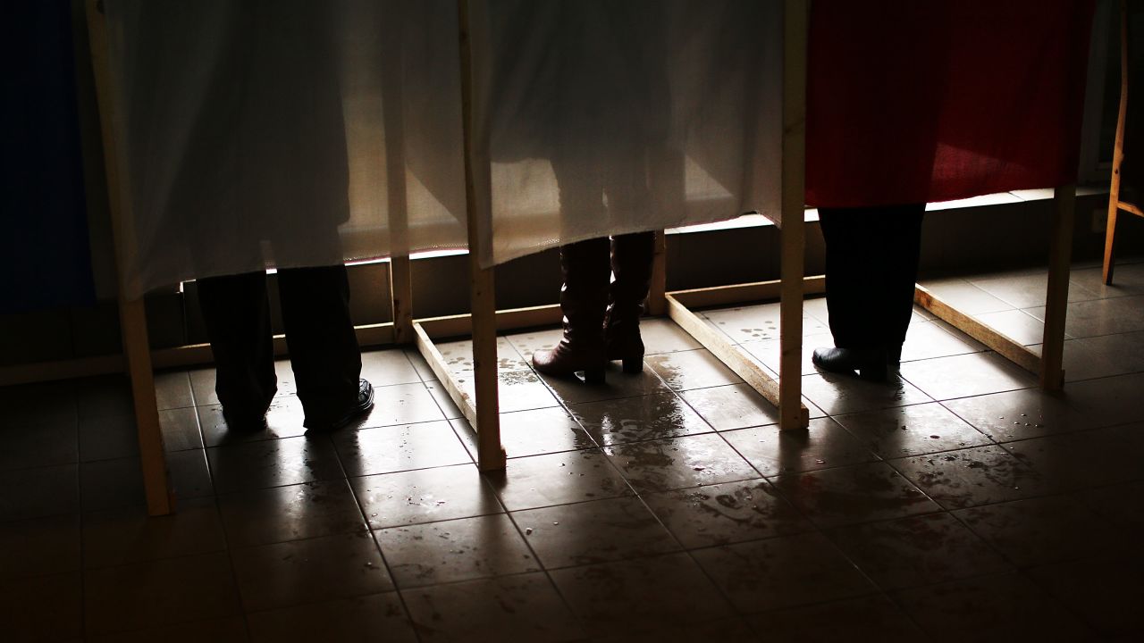 SIMFEROPOL, UKRAINE - MARCH 16: People vote inside a polling station on March 16, 2014 in Simferopol, Ukraine. Crimeans go to the polls today in a vote that which will decide whether the peninsular should secede from mainland Ukraine. The referendum, which has been dismissed as illegal by the West, follows the ousting of President Viktor Yanukovych by pro-Western and nationalist protesters. As the standoff between pro-Russian forces and the Ukrainian military continues in the Crimean peninsula, world leaders are continuing to push for a diplomatic solution to the escalating situation.  (Photo by Spencer Platt/Getty Images)