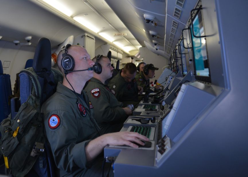 U.S. Navy crew members assist in search-and-rescue operations in the Indian Ocean on March 16, 2014.