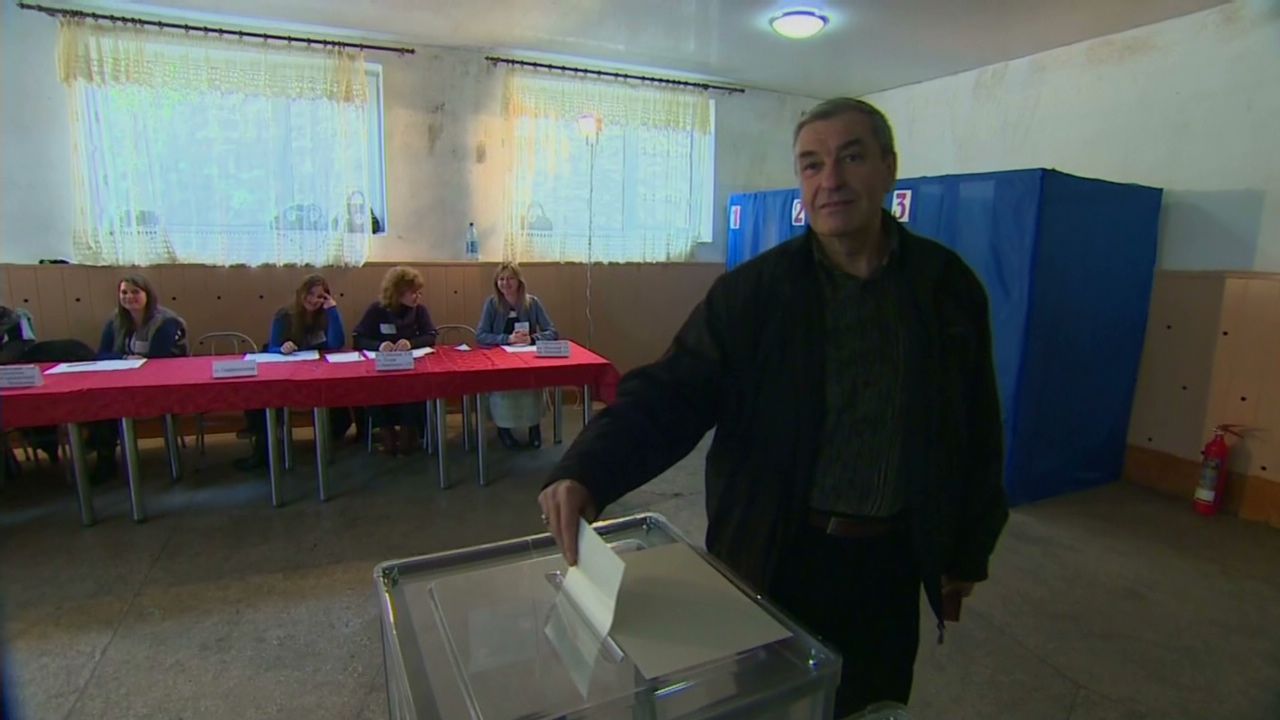pkg paton walsh crimea tartar voting_00003516.jpg