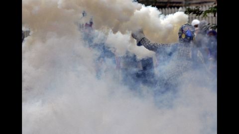 Clashes continue March 15 in Caracas.