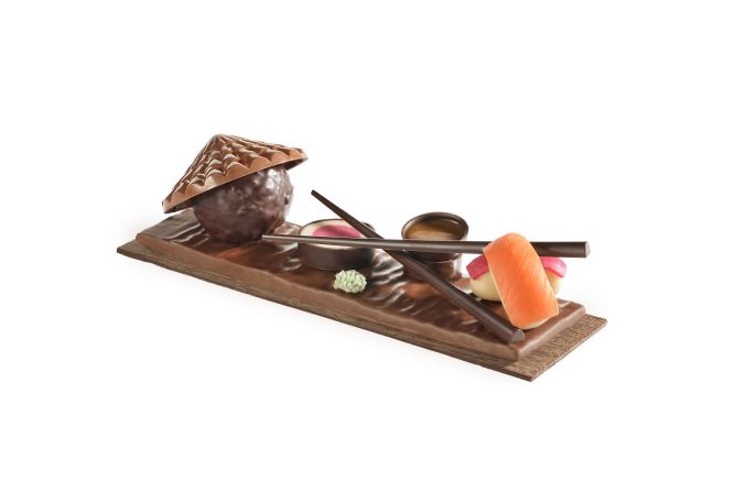 Taking inspiration from the Land of the Rising Sun, <a href="index.php?page=&url=http%3A%2F%2Fwww.christophe-roussel.fr%2F" target="_blank" target="_blank">Christophe Roussel</a>  has created a sushi plate made entirely of chocolate, chocolate paste, marzipan and nougat. Chop sticks allow choc-o-holics to dip their colorful maki and sushi in salted butter caramel. 