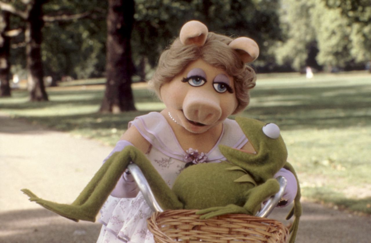 Kermit may not have wanted to admit it, but he and Piggy had a clear bond, as was evident in 1981's "The Great Muppet Caper." Despite their turbulent romantic relationship, they never let it affect their work. True professionals!