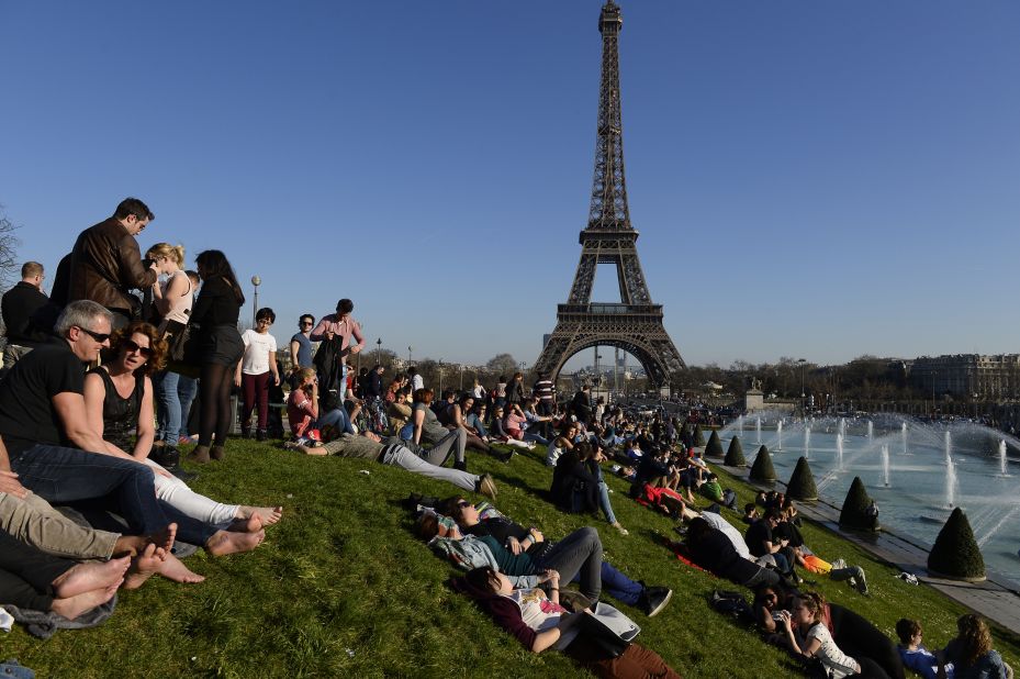 March 9, 2014, and all is good and breathable near Paris' Eiffel Tower. But just a few days later ... 