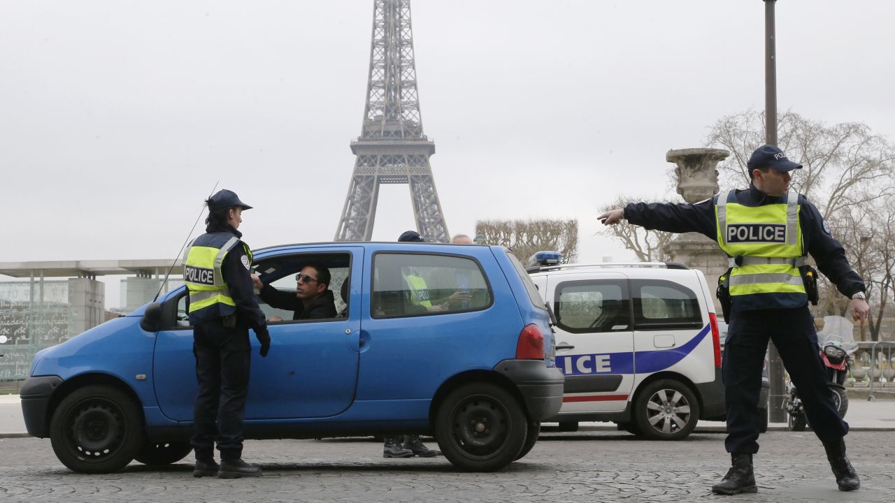 Police check cars are conforming to the temporary ban as Paris attempts to improve its air quality.