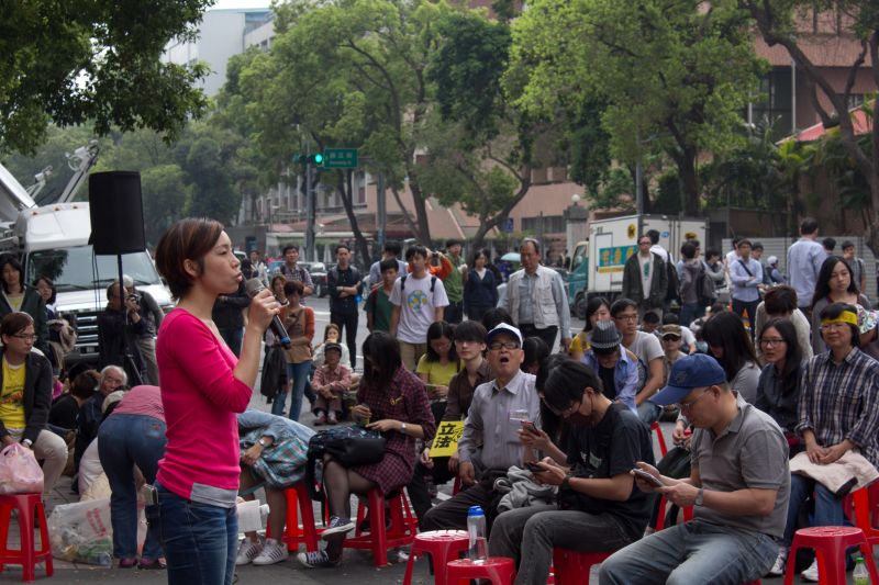 Taiwan Police Clash With Students In Protests Over Trade Deal | CNN