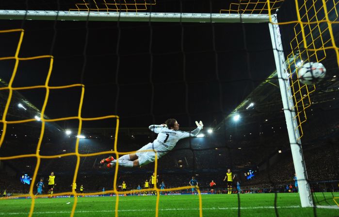 Dortmund keeper Roman Weidenfeller could do nothing, however, on Hulk's stunning opening goal in Germany.