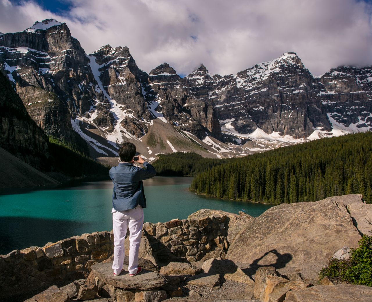 <strong>Canada</strong> is the sixth-happiest country in the world. <a href="http://www.pc.gc.ca/eng/pn-np/ab/banff/index.aspx" target="_blank" target="_blank">Banff National Park</a> may be one of the reasons why. Canada's oldest national park spans more than 2,500 square miles of mountains, glaciers, forests and lakes in Alberta.
