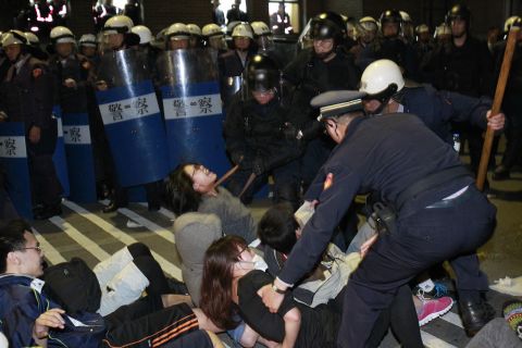 Students are removed by police after storming government buildings in Taipei on March 24.
