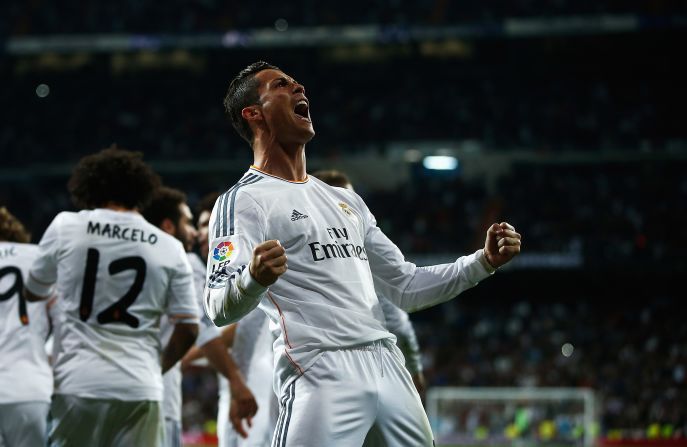In the second half, Real were awarded a penalty when Dani Alves was adjudged to have tripped Cristiano Ronaldo, although the foul looked to have been committed outside of the box. Ronaldo stepped up to confidently convert the penalty and restore Real's lead.