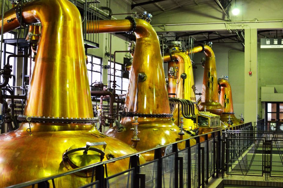 Located in a mountain forest, surrounded by bamboo groves, Suntory's Yamazaki distillery offers one of Japan's most interesting tours. Using copper pot stills of different shapes and sizes, Yamazaki is able to produce a variety of single malt whiskeys from a single distillery. 