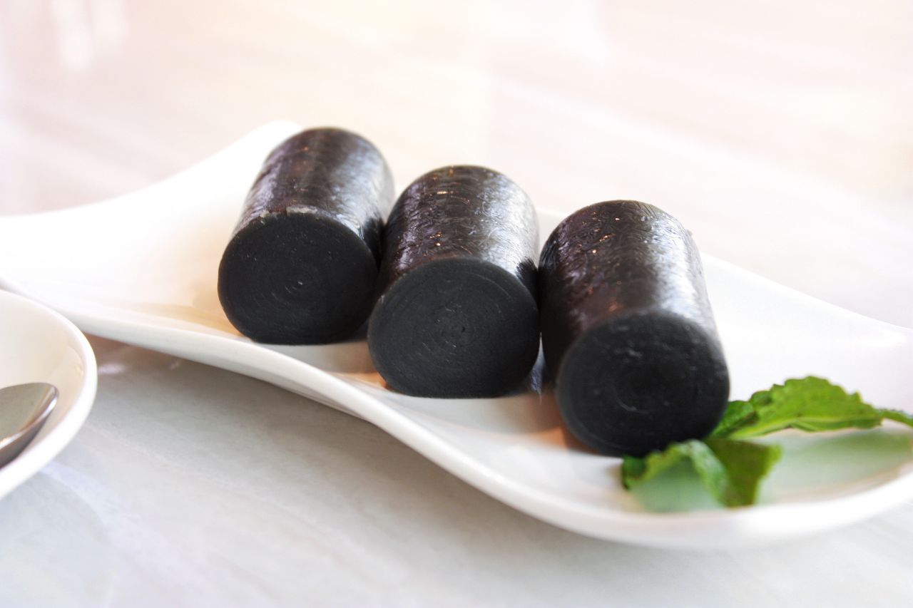 Black sesame film rice roll, or "fay lum."