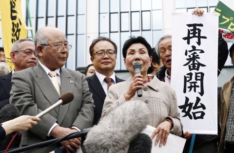 Hideko Hakamada, Iwao's elder sister, speaks to his supporters outside the Shizuoka District Court on March 27 in Shizuoka, Japan.