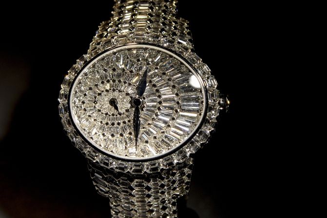 But when it comes to bling, Baselword goes big. One of the highlights of this year's show back in April was the glistening "Cat's Eye" watch by Swiss watchmaker Girard-Perregaux, which is encrusted with 646 diamonds, and had a white gold dial, case and bracelet. In spite of its alluring sparkle, many industry experts emphasize that the most important element of the timepiece is its movement mechanism. 