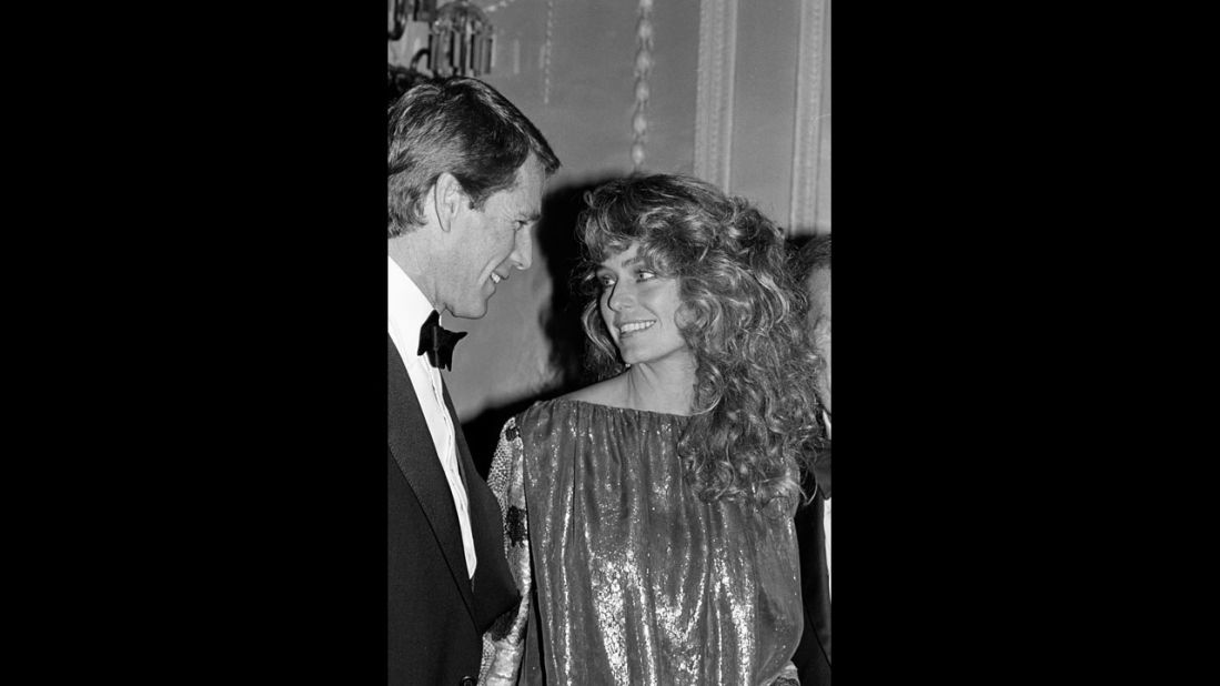 <a href="http://www.cnn.com/2013/12/21/showbiz/ryan-oneal-react/">"Charlie's Angels" star Farrah Fawcett and actor Ryan O'Neal</a> had an on-again, off-again relationship that spanned more than 30 years. They never married and were together at Fawcett's time of death in 2009.