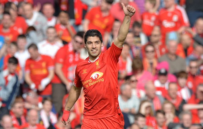 Suarez's devastating form brought Liverpool to the brink of the 2013-14 Premier League title, eventually finishing two points behind champions Manchester City. 