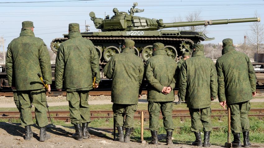 Russian soldiers unload trainload of their modified T-72 tanks after their arrival in Gvardeyskoe railway station near the Crimean capital Simferopol, on March 31, 2014.