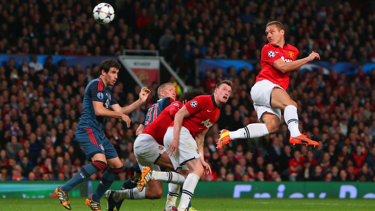 Nemanja Vidic gives Manchester United the lead against Bayern Munich with a brilliant header from a corner.