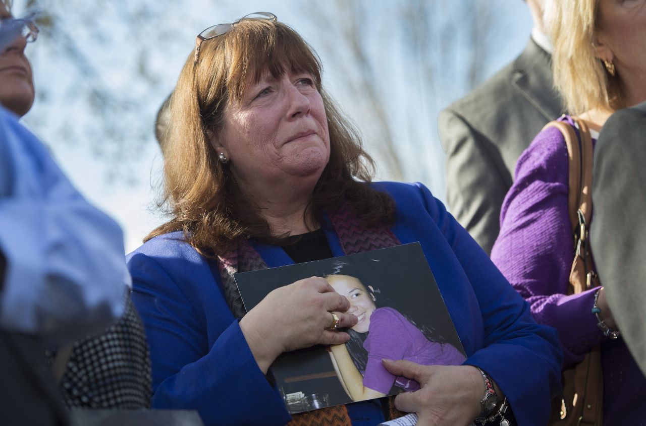 Daryl Chansuthus listens to a news conference held April 1 by family members of the victims. Chansuthus' daughter Hasaya died after a crash in December 2009.