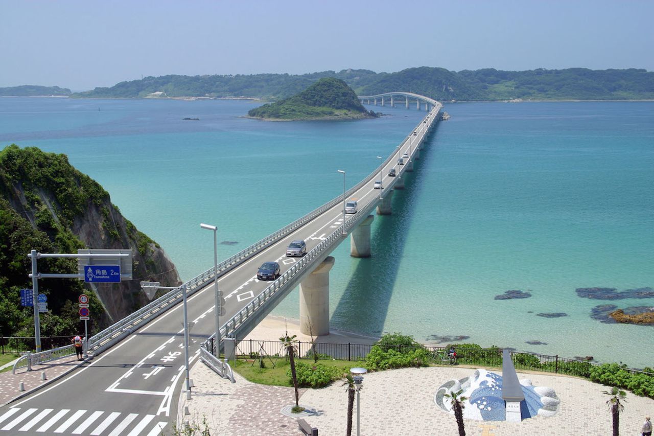 Japan's 1,780-meter-long Tsunoshima Bridge connects the island of Tsunoshima (part of Shimonoseki city) with  Honshu. 