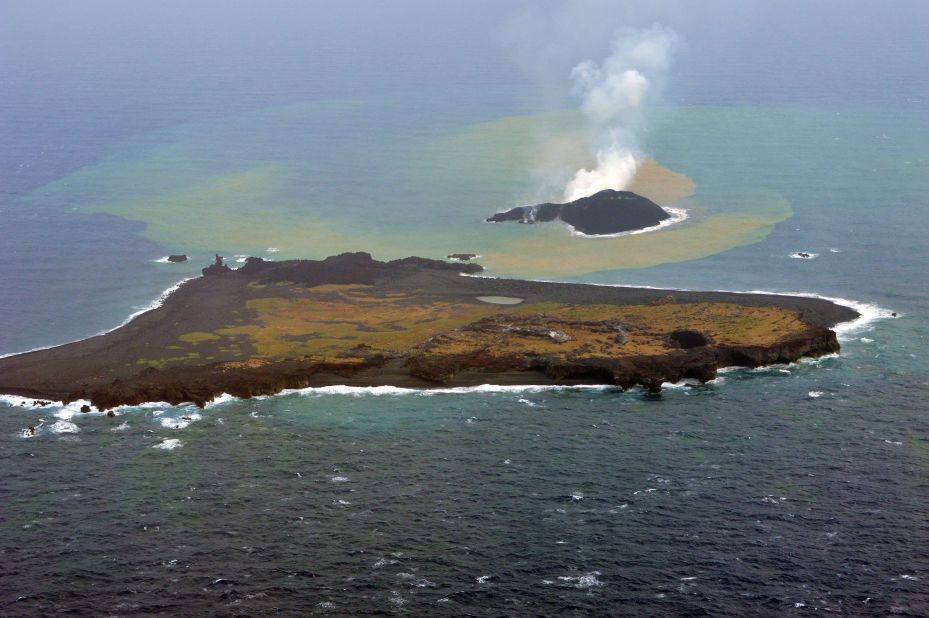 Niijima is seen behind Nishinoshima on November 26, 2013.