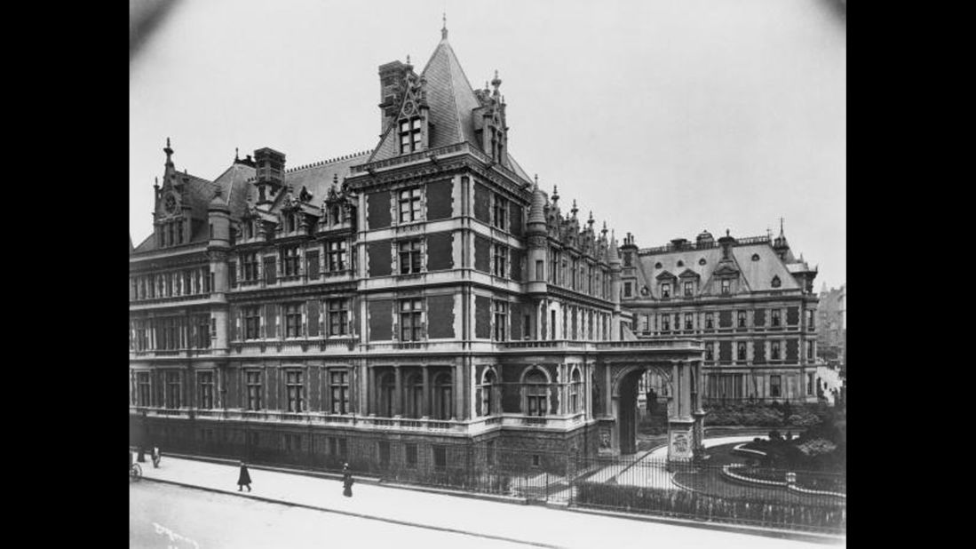 In the early 20th century, industrial tycoons like the Rockefellers and Carnegies amassed fortunes in railroads, steel or oil. Here, a view of Cornelius Vanderbilt's residence in New York in 1908. 