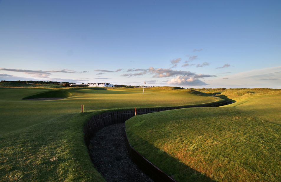 You'll follow the footsteps of some of the game's greats here. If you want to try your hand at emulating Hogan's drives at the sixth hole, aim between the fairway bunkers and the out-of-bounds fence.