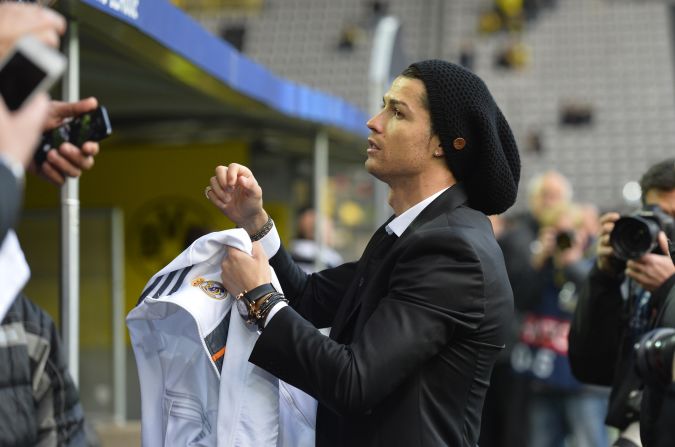 Reigning world player of the year Ronaldo, who suffered a knee injury in the first leg, stayed on the bench but took the time to sign some autographs. 