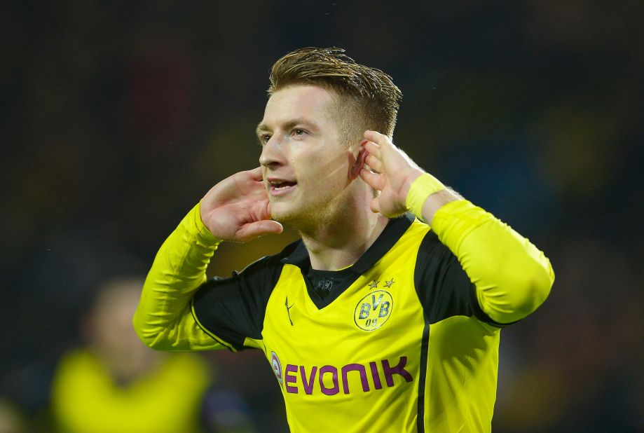 Marco Reus opened the scoring and then gave Borussia Dortmund a 2-0 lead in the 37th minute. 